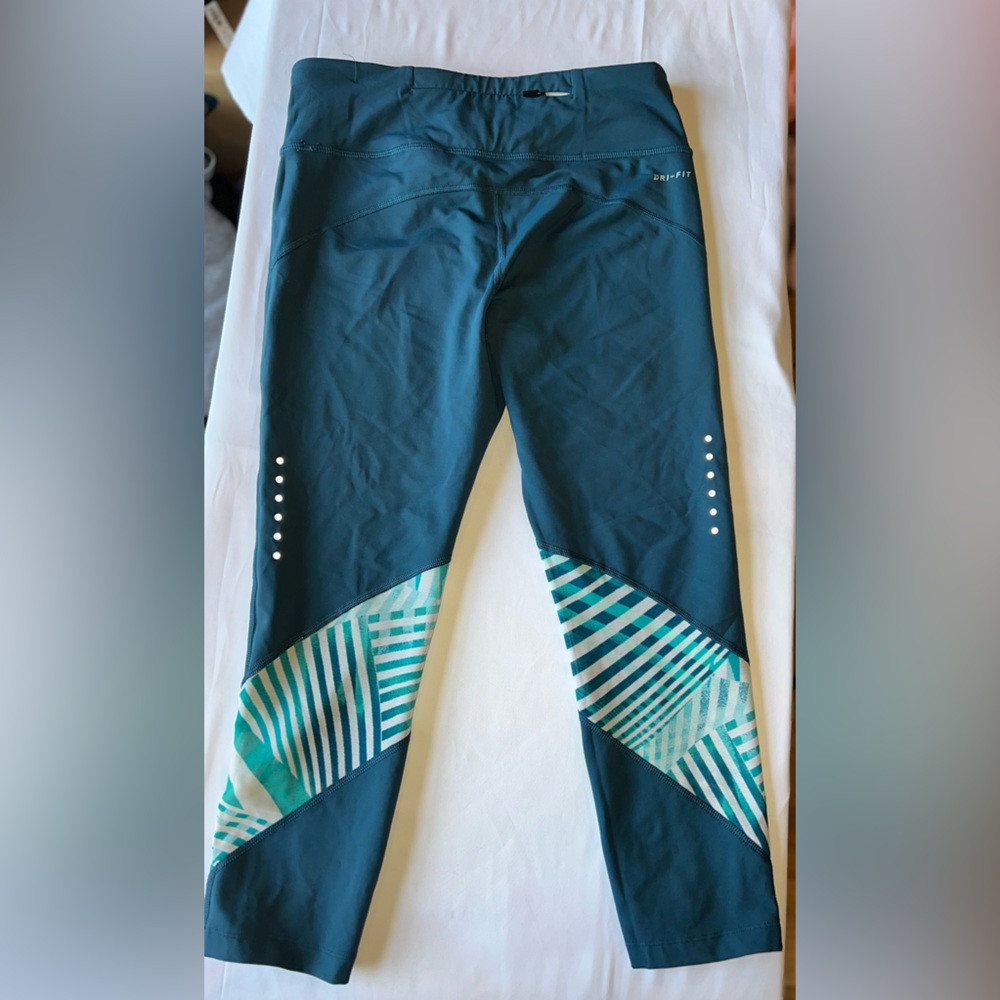 TEAL NIKE CAPRI WORK OUT PANTS - Picture 4 of 4